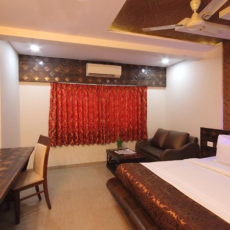 ת'יין Hotel Railway Inn מראה חיצוני תמונה