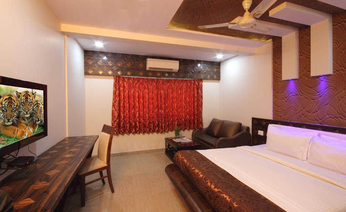 ת'יין Hotel Railway Inn מראה חיצוני תמונה