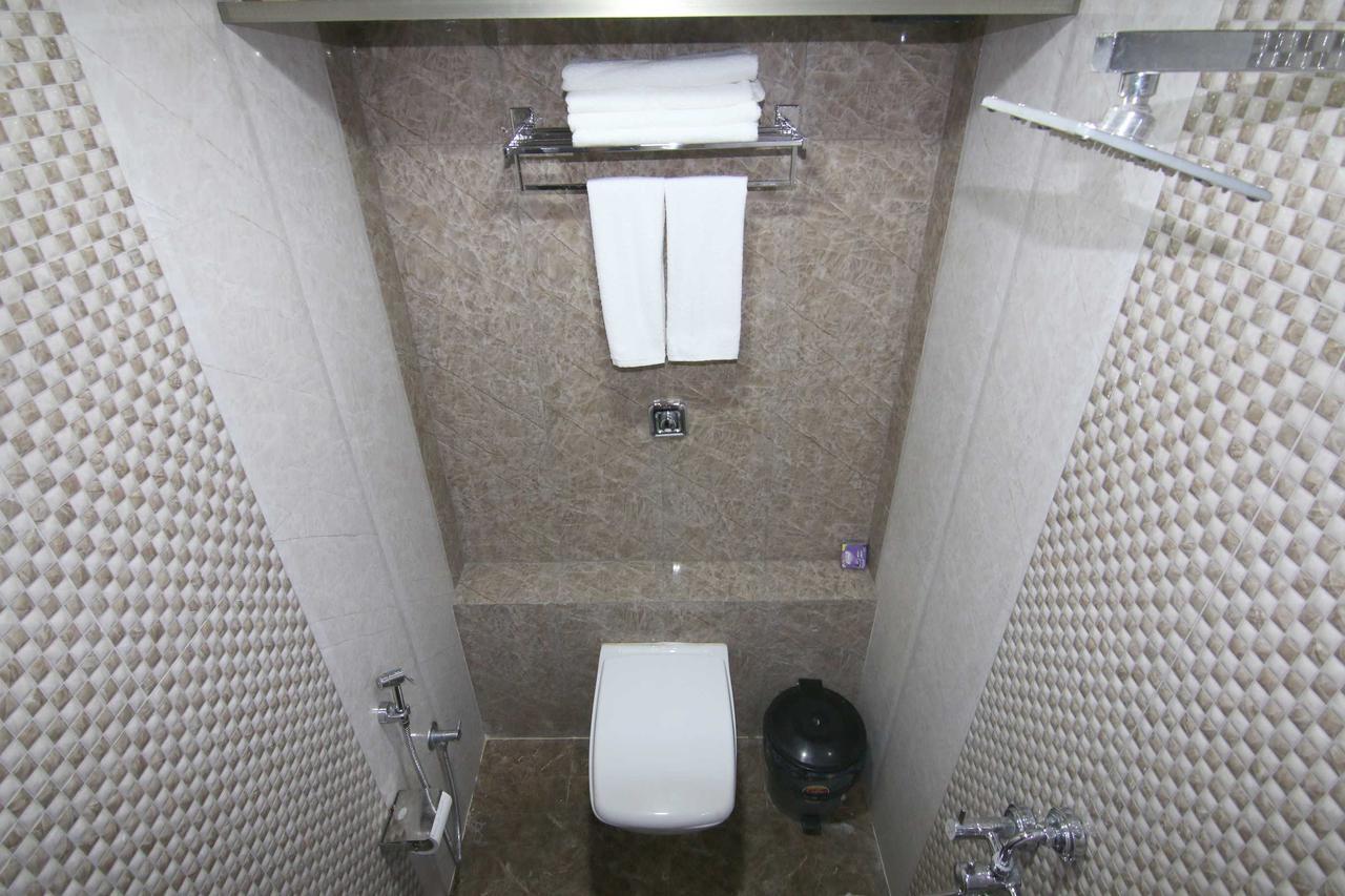 ת'יין Hotel Railway Inn מראה חיצוני תמונה